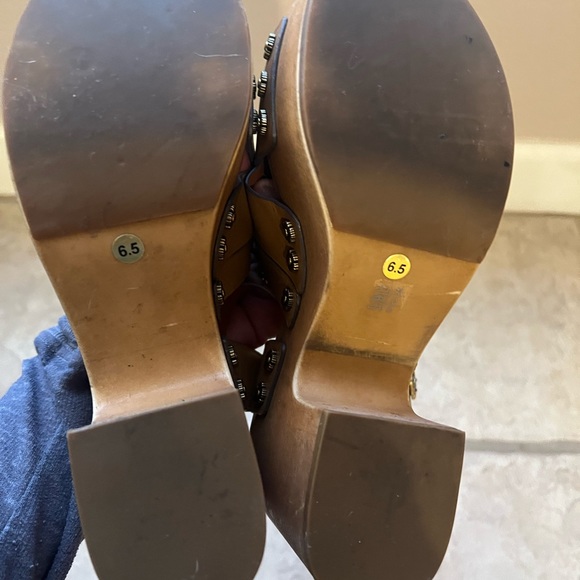 Coach - Picture 2 of 3